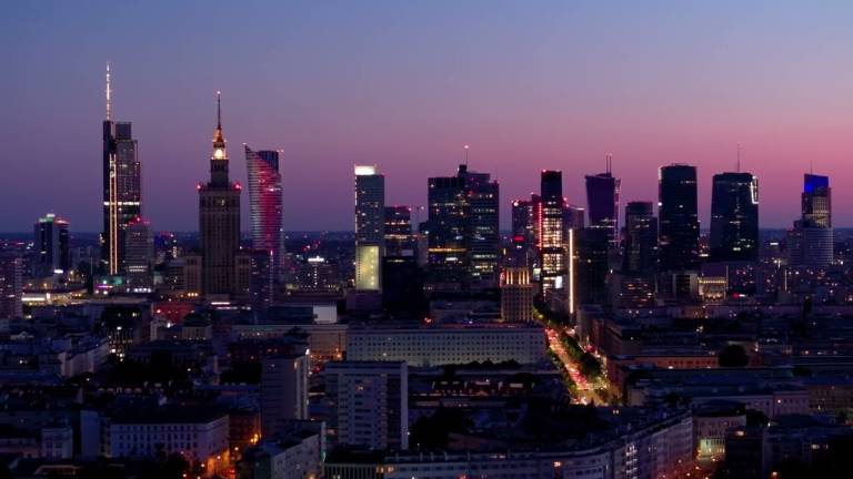 центр-варшавы-ночью-вид-сверху-деловой-район-варшавы-ночью